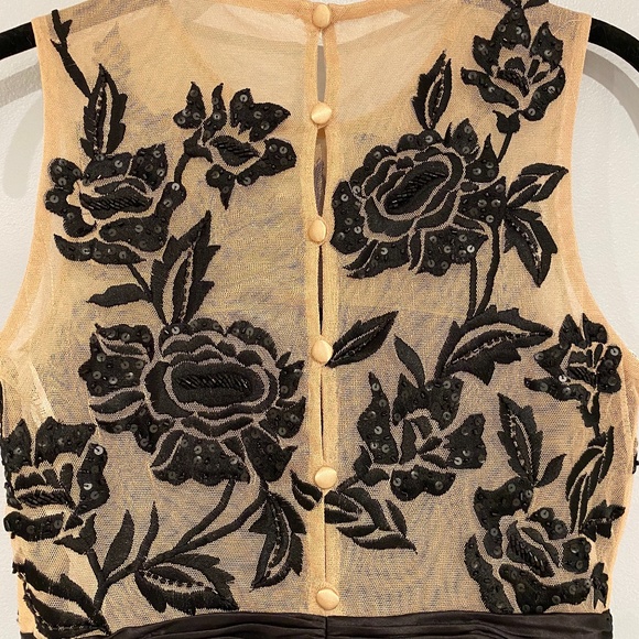 Black & Nude Sleeveless Cocktail dress - Picture 6 of 9